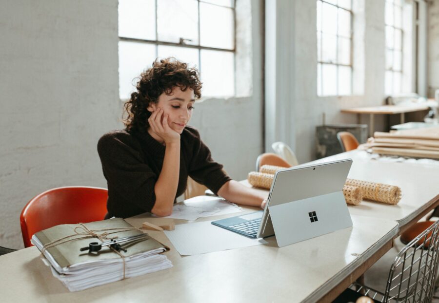 surface-RldVR28Vvqw-unsplash